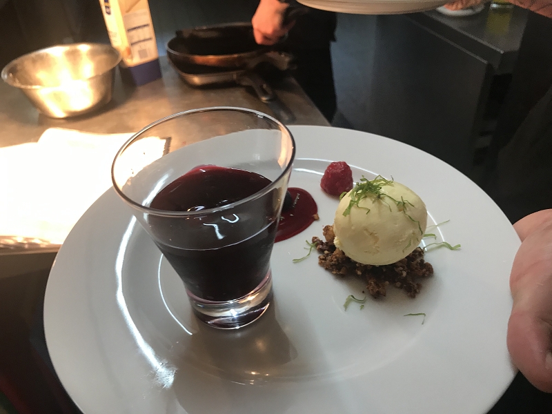 Küche, Speisen und Mitarbeiter des Restaurants Höxter Am Jakobsweg Küche, Speisen und Mitarbeiter des Restaurants Höxter Am Jakobsweg