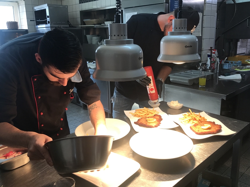 Küche, Speisen und Mitarbeiter des Restaurants Höxter Am Jakobsweg Küche, Speisen und Mitarbeiter des Restaurants Höxter Am Jakobsweg