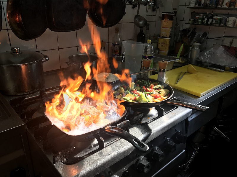 Küche, Speisen und Mitarbeiter des Restaurants Höxter Am Jakobsweg Küche, Speisen und Mitarbeiter des Restaurants Höxter Am Jakobsweg