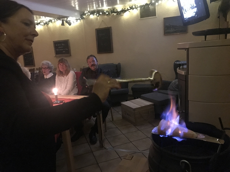 Feuerzangenbowle im Restaurant Höxter Am Jakobsweg